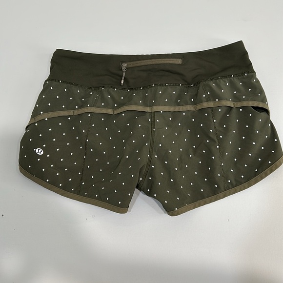 LULULEMON WOMEN ACTIVEWEAR 3”SHORT DOTS  OLIVE  SZ 4 - Picture 2 of 7